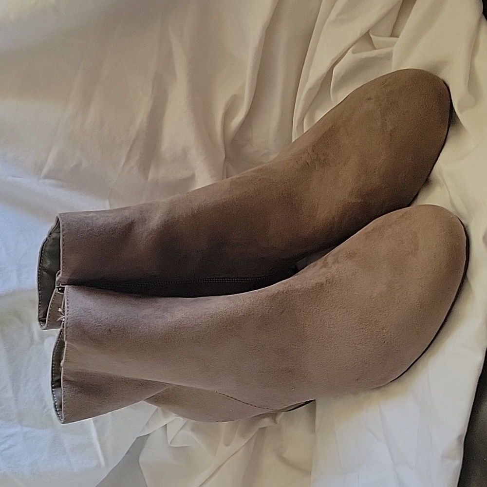 NWOT Simply Styled Bianca Boots